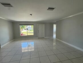 115 Willoughby Dr in Naples, FL - Building Photo - Building Photo