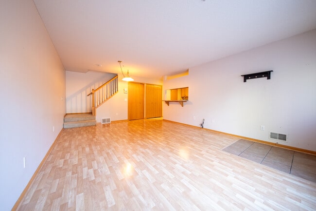 10804 Lexington Dr in Eden Prairie, MN - Building Photo - Building Photo