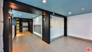 5143 White Oak Ave in Los Angeles, CA - Foto de edificio - Building Photo