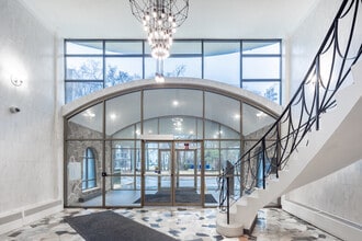 30 Speers Road Apartments in Oakville, ON - Building Photo - Lobby