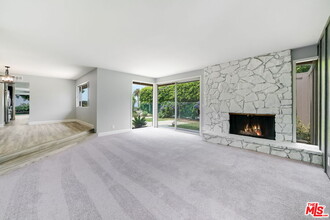 30303 Vía Cambron in Rancho Palos Verdes, CA - Foto de edificio - Building Photo