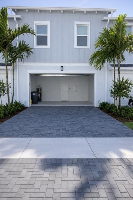 property at 4394 Longwood Lake Sq