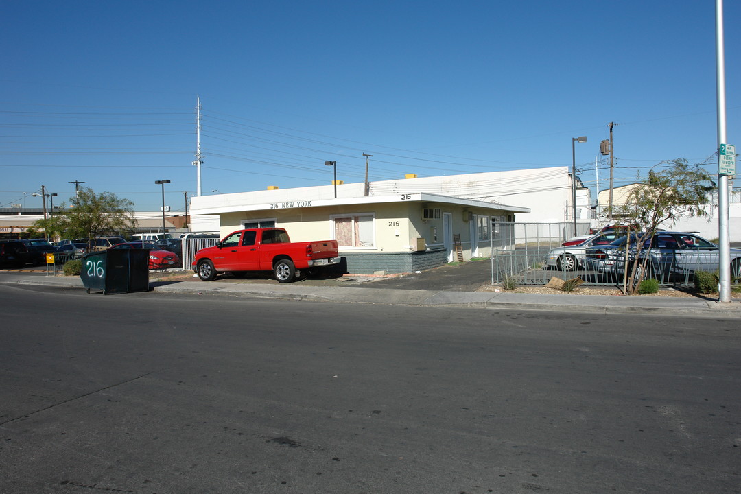 216 W New York Ave in Las Vegas, NV - Foto de edificio