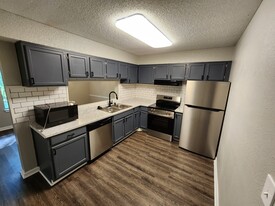 915 Seasons Pkwy in Norcross, GA - Building Photo