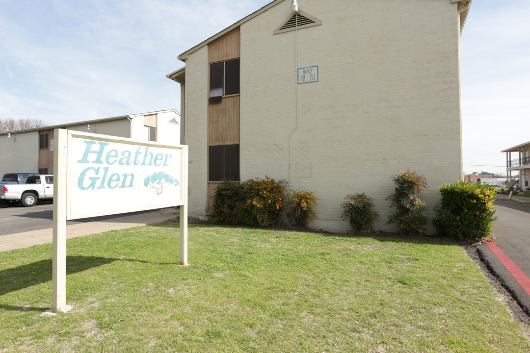 Heather Glen in Richardson, TX - Building Photo