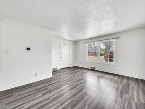 225 Niagara Falls Blvd in Eggertsville, NY - Building Photo - Building Photo
