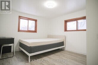 6156 Barker St in Niagara Falls, ON - Foto de edificio - Building Photo