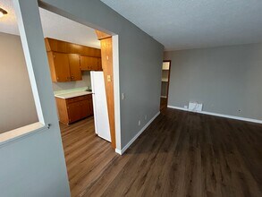 443-443 Lorne St N in Regina, SK - Building Photo - Building Photo