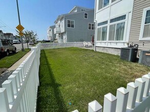 1-40 Compass Pl in Queens, NY - Building Photo - Building Photo