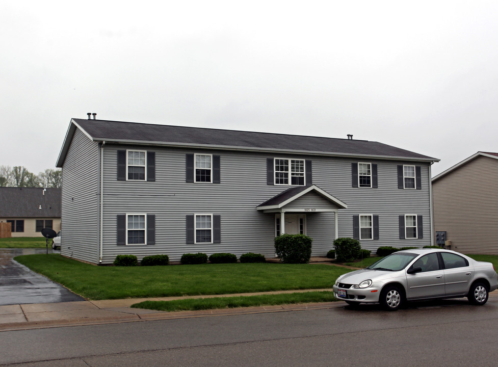 1025-1031 Jill Ct in Piqua, OH - Foto de edificio