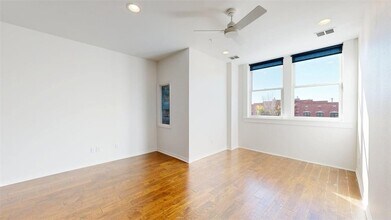 206 N Main St, Unit 123 in Bryan, TX - Building Photo - Building Photo