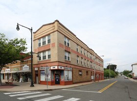 1077 Main St in Manchester, CT - Building Photo