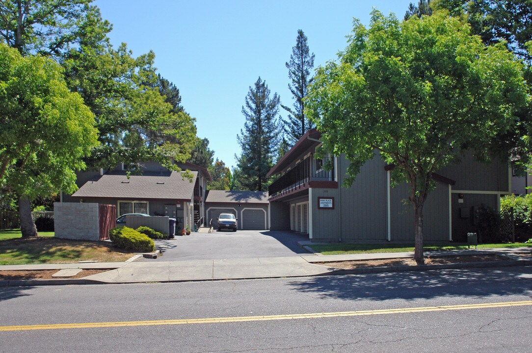 285 Pleasant Hill Ave N in Sebastopol, CA - Foto de edificio