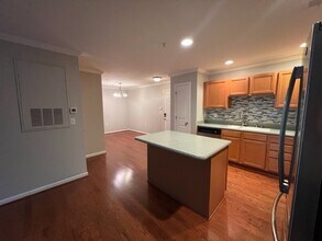7102 W Friendly Ave, Unit 105 in Greensboro, NC - Building Photo - Building Photo