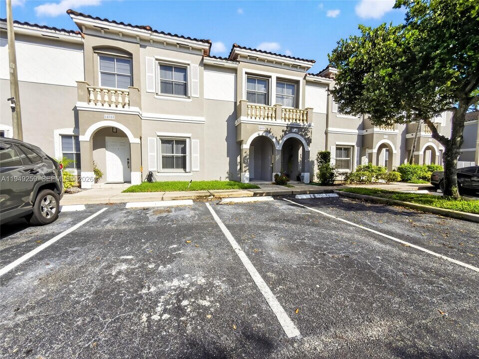 14053 SW 49th St in Miramar, FL - Building Photo