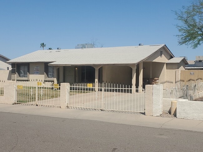 8822 W Sahuaro Dr in Peoria, AZ - Foto de edificio - Building Photo