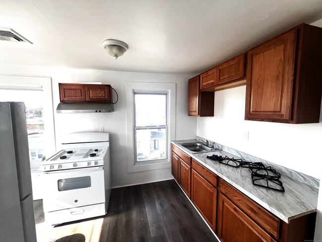 83 Seeley St in Bridgeport, CT - Building Photo - Building Photo