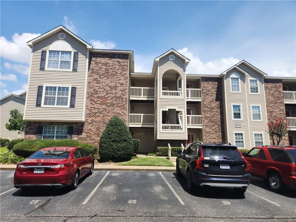 2713 Preston Woods Ln in Fayetteville, NC - Building Photo