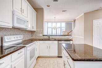 2022 Ridge Wood Ln in Sugar Land, TX - Building Photo - Building Photo