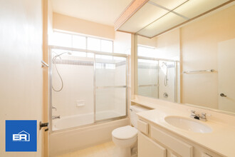 1310 N Detroit St-Unit -APT 303 in Los Angeles, CA - Building Photo - Building Photo