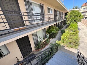 521 S Manhattan Pl, Unit 11 in Los Angeles, CA - Building Photo - Building Photo