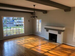 1069 S Crescent Heights Blvd in Los Angeles, CA - Building Photo - Building Photo