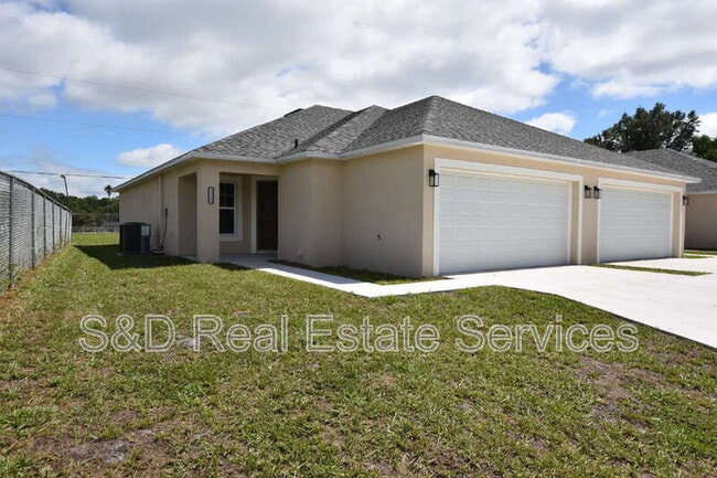 1111 Mercury Dr E in Lakeland, FL - Building Photo - Building Photo