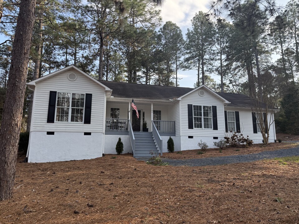 160 Brooks Ln in Southern Pines, NC - Building Photo