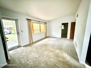 3A Lacosta Dr in Clifton Park, NY - Building Photo - Building Photo