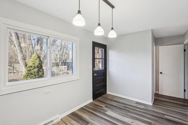 414 Skokie Ct in Wilmette, IL - Building Photo - Building Photo