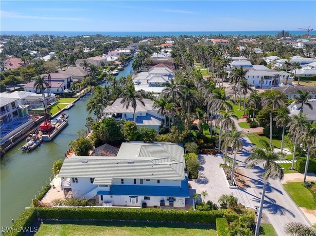 660 14th Ave S in Naples, FL - Foto de edificio - Building Photo