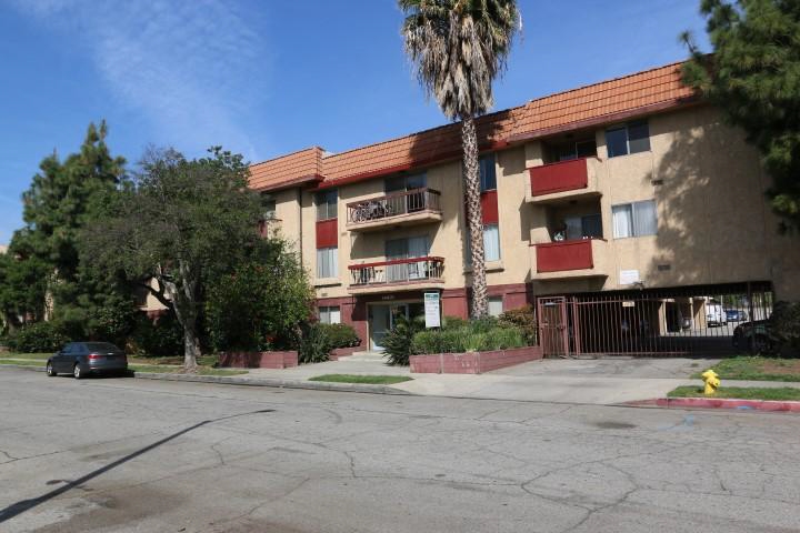 Malaga Apartment in Sherman Oaks, CA - Building Photo