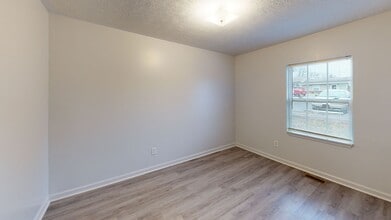 Oak Park Apartments in Lewisburg, TN - Foto de edificio - Interior Photo