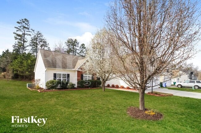 4596 River Gate Dr in Clemmons, NC - Building Photo - Building Photo