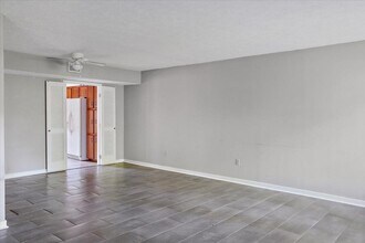 14 Shore Dr in Clinton, MS - Building Photo - Building Photo