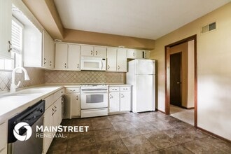 1008 SW Pinto Ln in Blue Springs, MO - Building Photo - Building Photo
