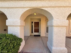 735 Sea Pines Ln in Las Vegas, NV - Building Photo - Building Photo