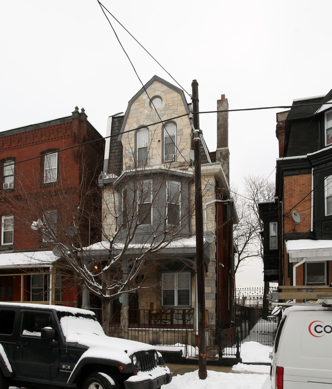 321 N 40th St in Philadelphia, PA - Foto de edificio - Building Photo