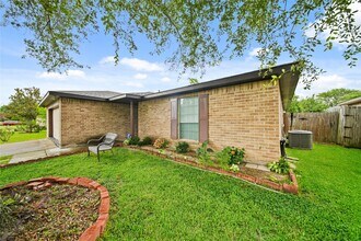 10431 Odessa Dr in Sugar Land, TX - Building Photo - Building Photo
