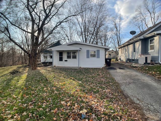 property at 1414 E Fairoaks Ave