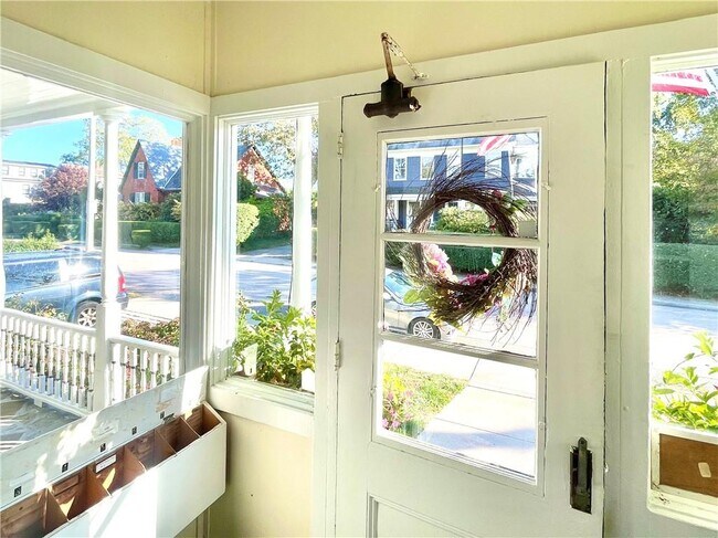 14 Dresser St-Unit -8 in Newport, RI - Building Photo - Building Photo