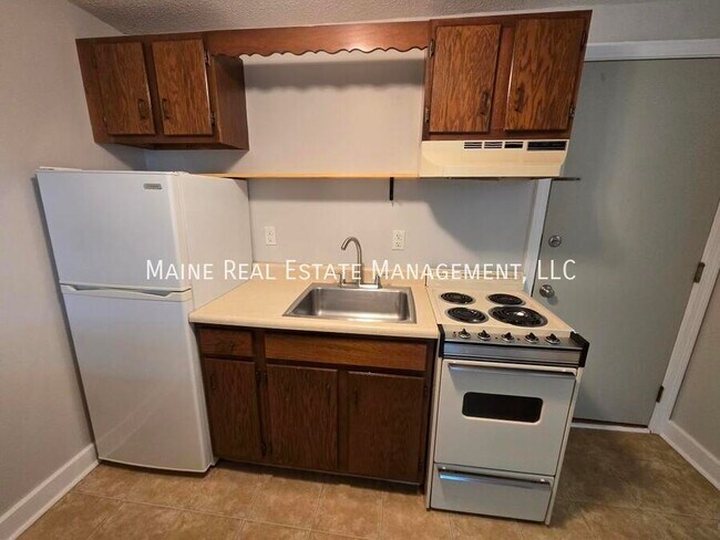 29 Chamberlain St in Brewer, ME - Building Photo - Building Photo