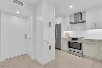 1300 Gulf Shore Blvd N in Naples, FL - Building Photo - Building Photo