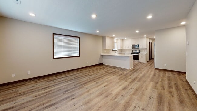 868 18th Ave SE in Minneapolis, MN - Building Photo - Building Photo