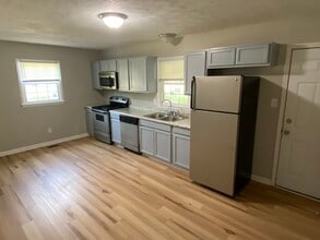 1634 Shaw Rd in Fayetteville, NC - Foto de edificio - Building Photo