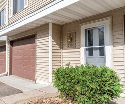 2363 Dorland Ln E in Maplewood, MN - Building Photo