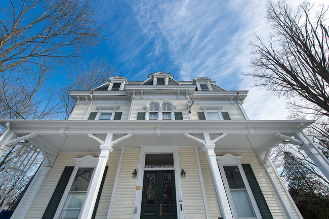 229 Miller Avenue in Portsmouth, NH - Building Photo - Building Photo