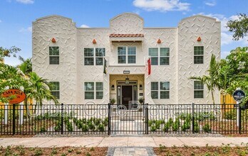 325 15th Ave NE in St. Petersburg, FL - Building Photo - Building Photo