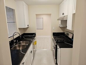 2017 W Victory Blvd in Burbank, CA - Building Photo - Building Photo