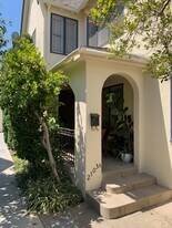 2103 Huntington Dr, Unit a in South Pasadena, CA - Building Photo